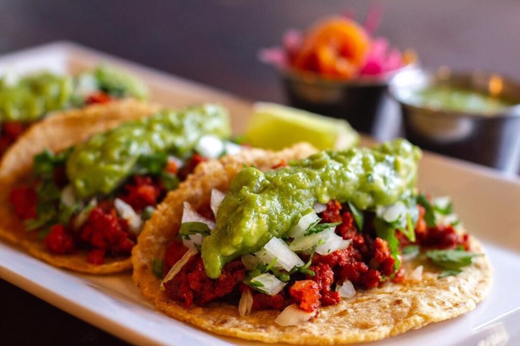 tacos con chorizo mexicano